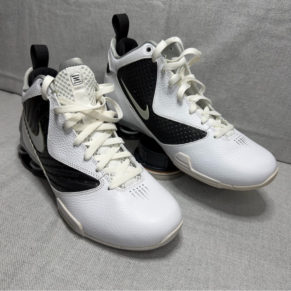 NWOT - Nike Men’s Shox White and Black Athletic Basketball Shoes M8